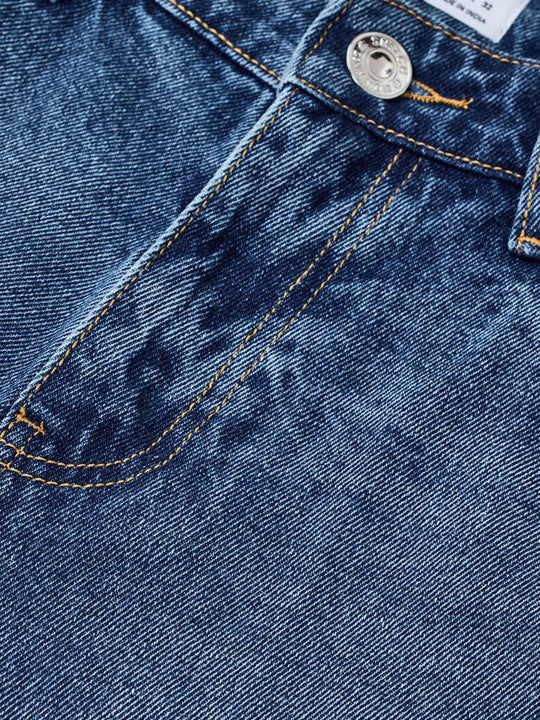 Men Relaxed Fit Mid-Rise Low Distress Light Fade Jeans