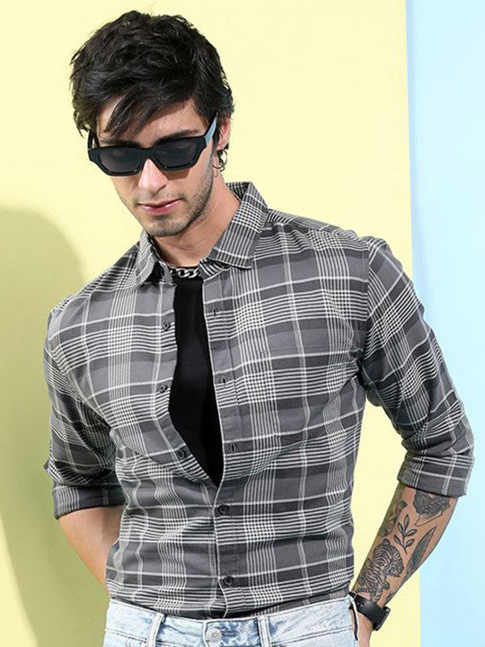 Men Slim Fit Checked Spread Collar Casual Shirt